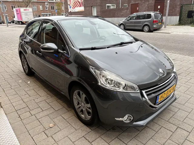 Peugeot 208 1.2 VTi Allure 2014 Benzine 6