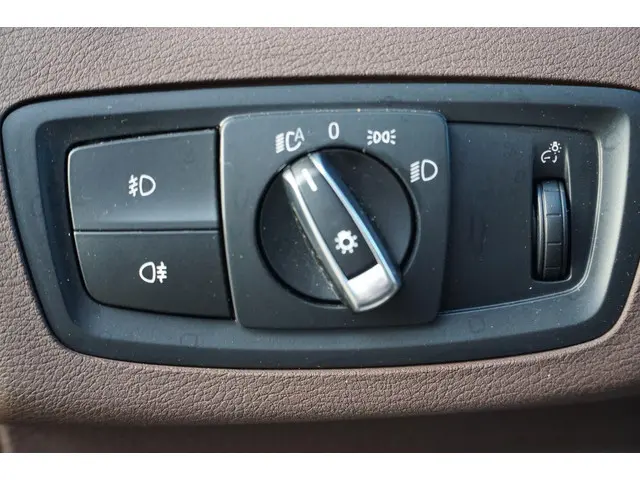 BMW X1 SDrive20i EERSTE EIGENAAR PANO 2016 Benzine 19