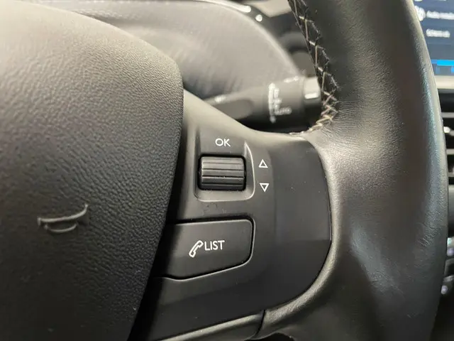 Peugeot 2008 1.2 PureTech Allure 2019 Benzine 18