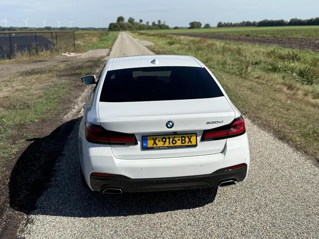 BMW 5 Serie 530d M-Sport 2023 Diesel 12