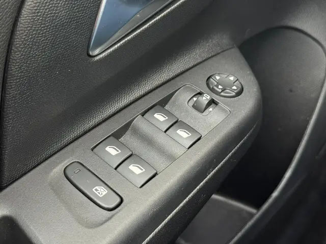 Opel Corsa 1.2 GS Line 2024 Benzine 25