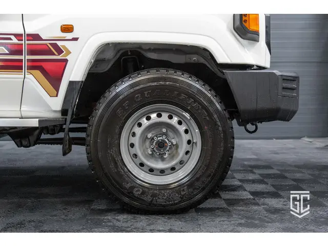 Toyota Land Cruiser GRJ76 E 2024 Benzine 7