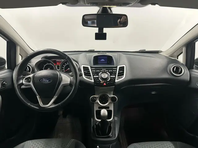 Ford Fiesta 1.25 Titanium ECC LM 5 DEURS. 2012 Benzine 2