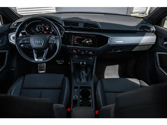 Audi Q3 45 TFSI e S edition 2022 Hybride Benzine 10