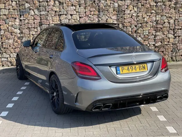 Mercedes-Benz C-Klasse 3