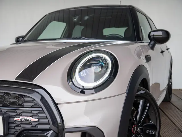 MINI 5-Deurs Cooper Aut. 2022 Benzine 13