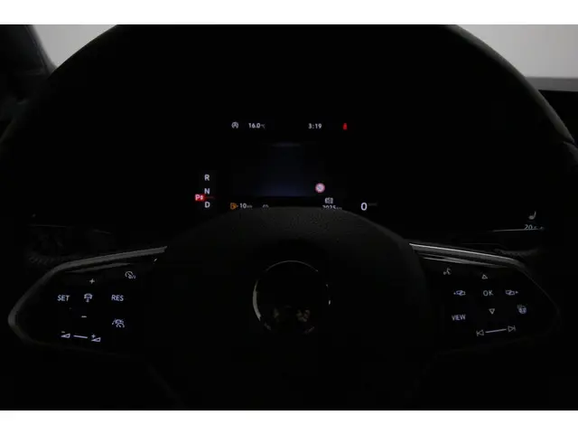 Volkswagen Golf 1.5 eTSI DSG R-Line 2022 Benzine 14