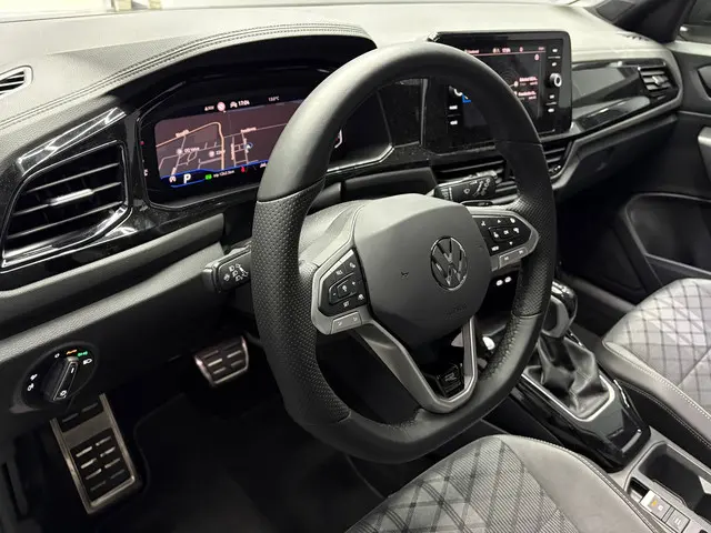 Volkswagen T-Roc 1.5 TSI R-Line PANO 2025 2025 Benzine 9