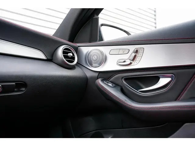 Mercedes-Benz C-Klasse AMG 63 2015 Benzine 25