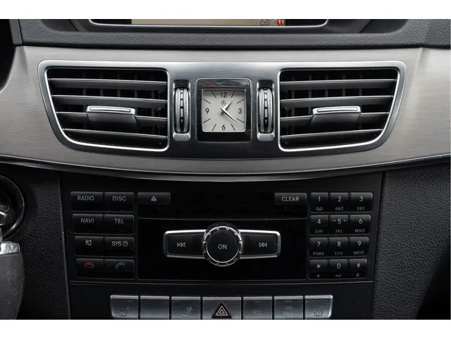 Mercedes-Benz E-Klasse E200 Avantgarde 2013 Benzine 15