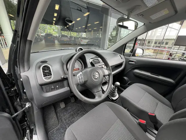 Suzuki Splash 1.0 VVT Comfort EASSS 2014 Benzine 22