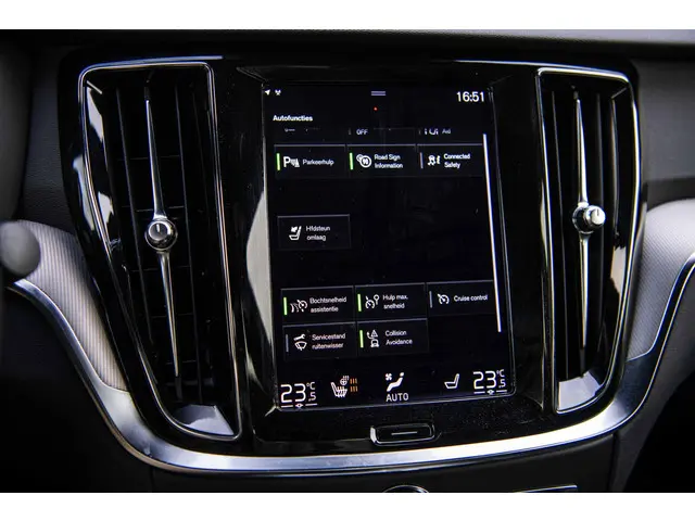 Volvo S60 2.0 B3 R-Design 2021 Benzine 24