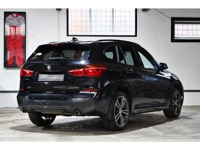 BMW X1 xDrive20i High Executive 2018 Benzine 7
