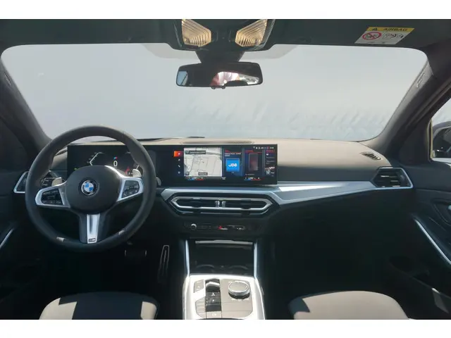 BMW 3 Serie Touring 320i 2024 Benzine 9