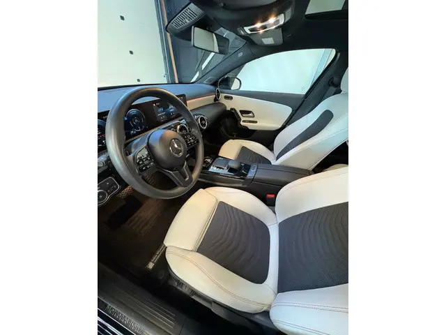 Mercedes-Benz A-Klasse 220 4MATIC Premium 2018 Benzine 14