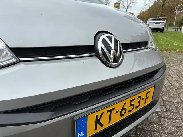 Volkswagen up! 1.0 BMT high up! 2016 Benzine 19