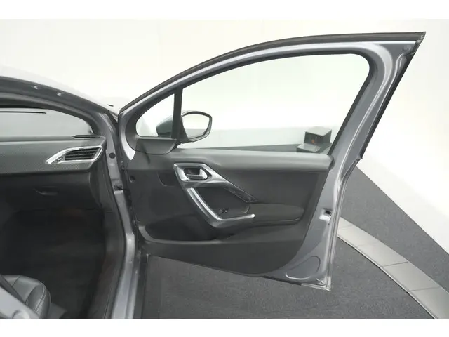 Peugeot 2008 PureTech 110 Allure 2018 Benzine 57