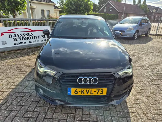 Audi A1 Sportback 1.2 TFSI Admired S-line 2013 Benzine 2