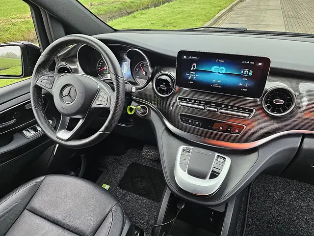 Mercedes-Benz EQV 300 2024 Elektrisch 8