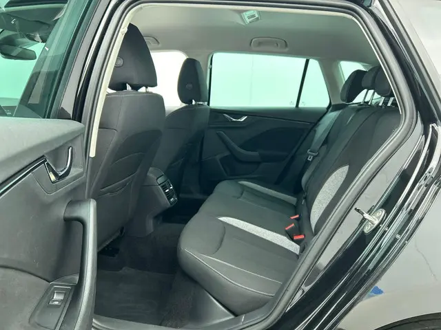 Škoda Kamiq 1.0 TSI Business Edition DSG 2025 Benzine 18