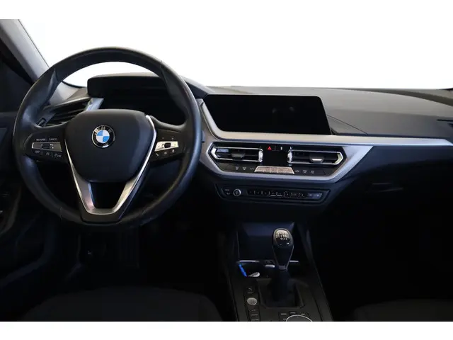 BMW 1 Serie 5-deurs 118i 2020 Benzine 8