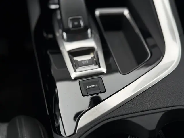 Peugeot 3008 1.2 PureTech Allure 2018 Benzine 25