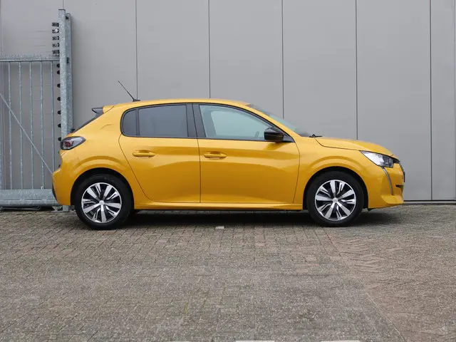 Peugeot 208 1.2 PureTech Active Pack 2023 Benzine 7