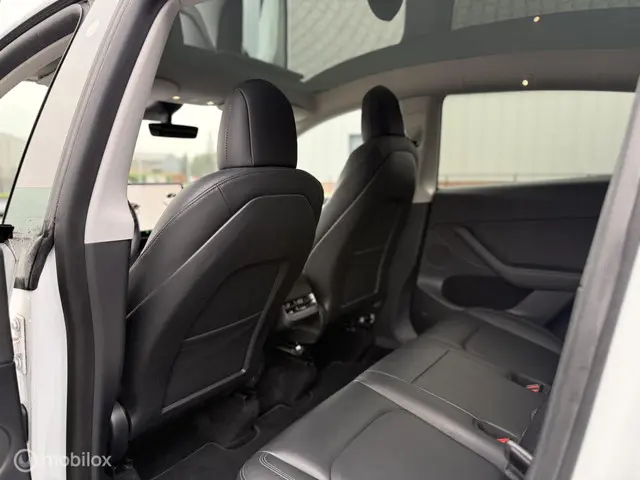 Tesla Model Y Long Range AWD 75 kWh 2021 Elektrisch 13