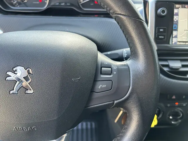 Peugeot 208 1.2 82 PK Allure 2016 Benzine 18