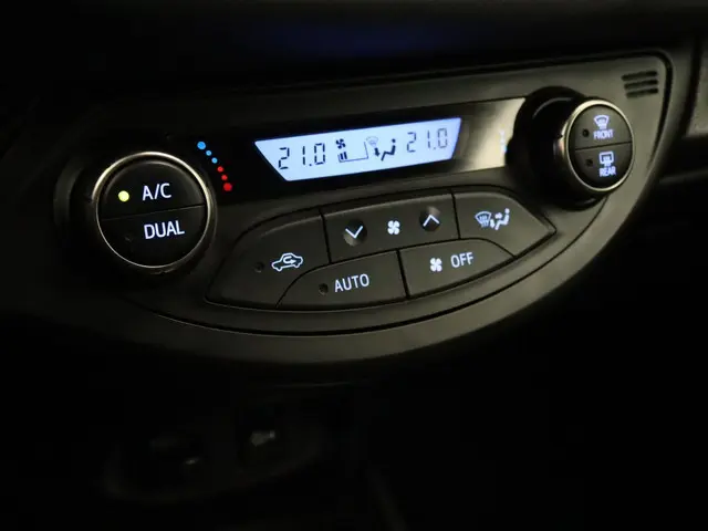 Toyota Yaris 1.5 Hybrid Trend 2016 Hybride Benzine 34