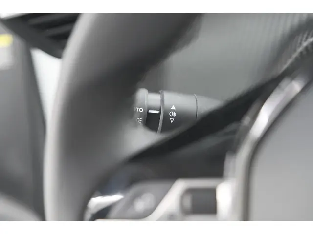 Peugeot 208 PureTech 100 Allure Pack 2023 Benzine 34