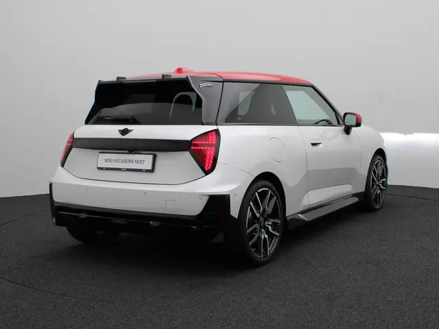 MINI 3-Deurs Cooper E John Cooper Works 2024 Elektrisch 2