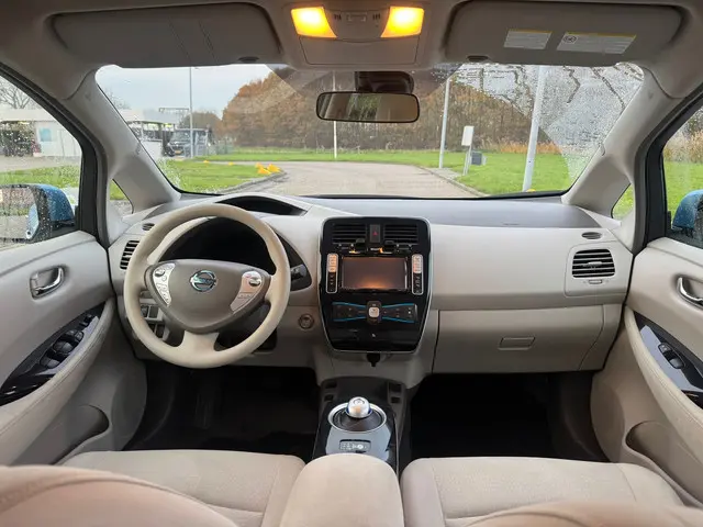 Nissan Leaf Base 24 kWh uit 2013 2013 Elektrisch 14