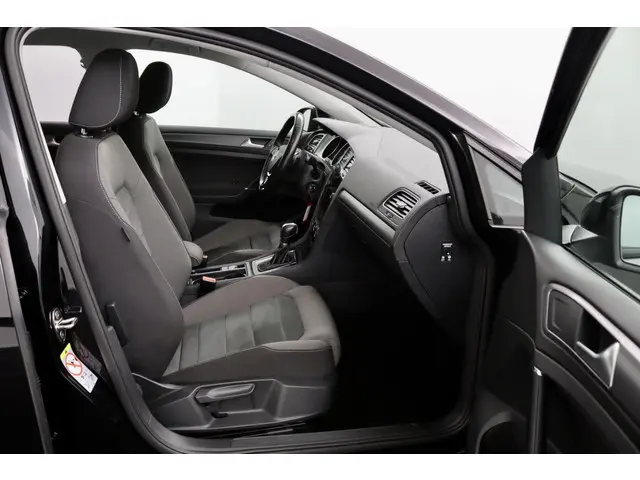 Volkswagen Golf 1.0 TSI Highline zwart 2017 Benzine 13