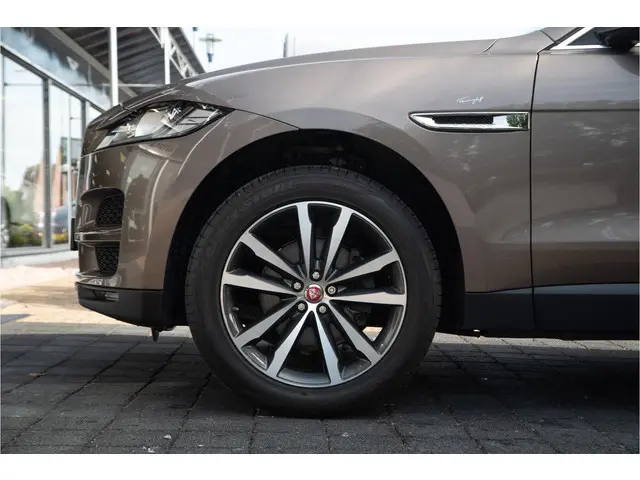 Jaguar F-PACE 2.0 Portfolio Pano AWD 20d 2017 Diesel 8