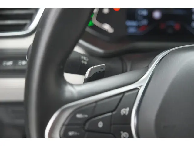 Renault Clio TCe 130 EDC Initiale Paris 2020 Benzine 39