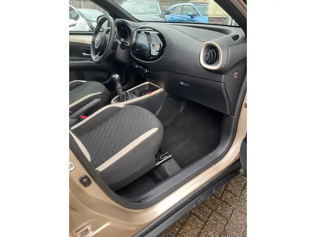 Toyota Aygo X 1.0 VVT-i MT Envy 2024 Benzine 10