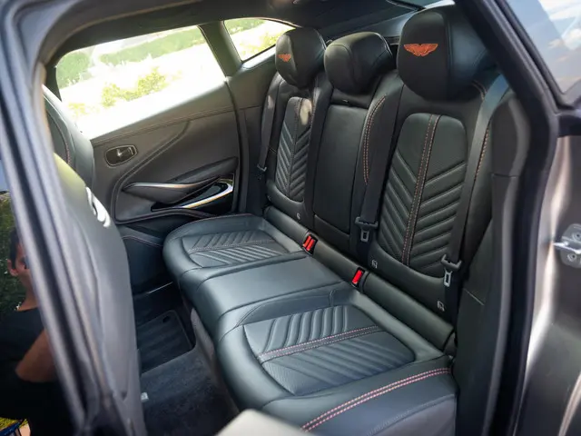 Aston Martin DBX 4.0 V8 707 2023 Benzine 8