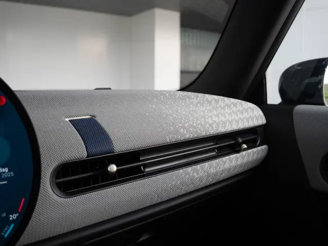 MINI 3-Deurs C 2025 Benzine 36