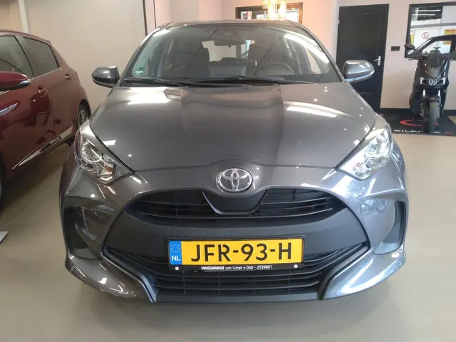 Toyota Yaris 1.0 VVT-i Active 2024 Benzine 6
