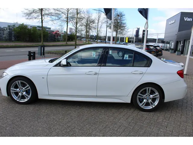 BMW 3 Serie 316i Executive 2015 Benzine 9