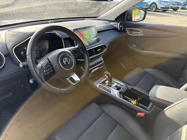 MG EHS 1.5 TGDI Luxury 2023 Hybride Benzine 16