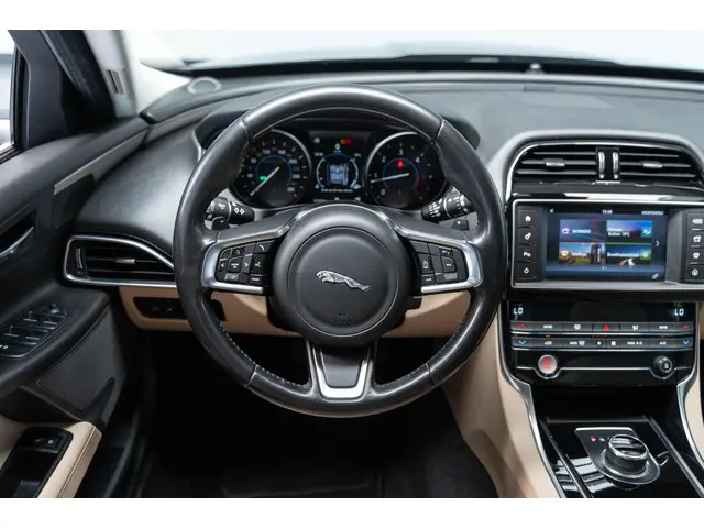 Jaguar XE 2.0 D Pure Leder Panorama 2018 Diesel 13