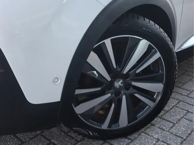 Peugeot 3008 1.2 PureTech Allure 2018 Benzine 22