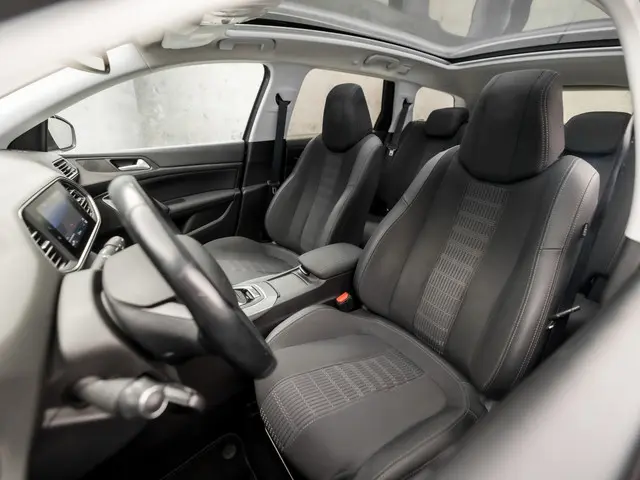 Peugeot 308 SW 1.2 PureTech Sport 2018 Benzine 14