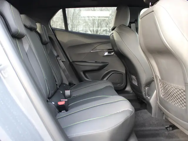 Peugeot 2008 1.2 Hybrid 145 GT 2026 Hybride Benzine 11