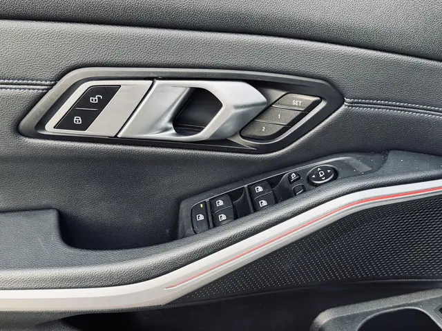 BMW 3 Serie 330e High Executive 2020 Hybride Benzine 20