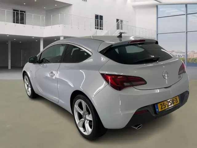 Opel Astra GTC 1.4 Turbo Sport 2013 Benzine 4