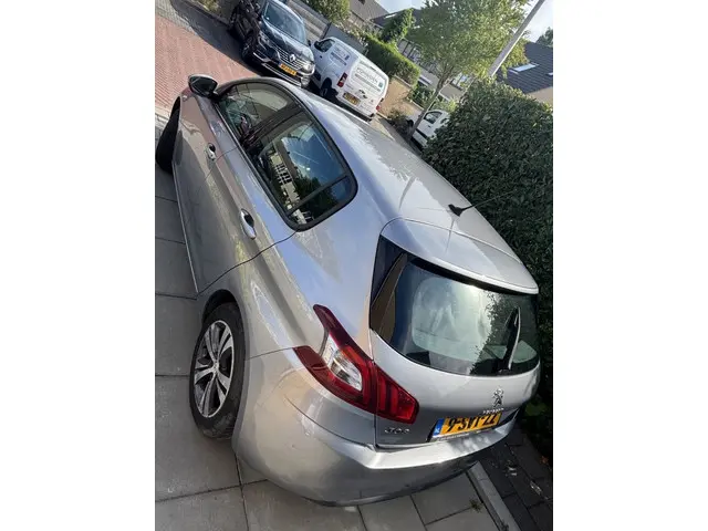 Peugeot 308 1.2 VTi Blue Lease 185Dkm NAP 2013 Benzine 4