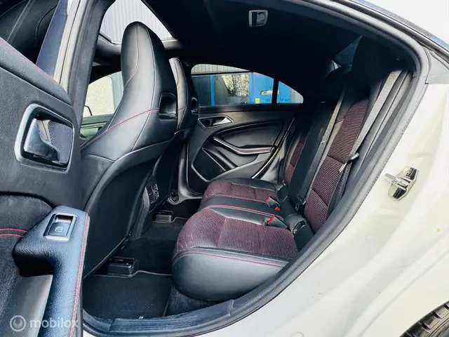 Mercedes-Benz CLA 250 Edition 1 2013 Benzine 18
